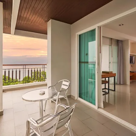 Welcome World Beachfront Resort Pattaya Exterior photo