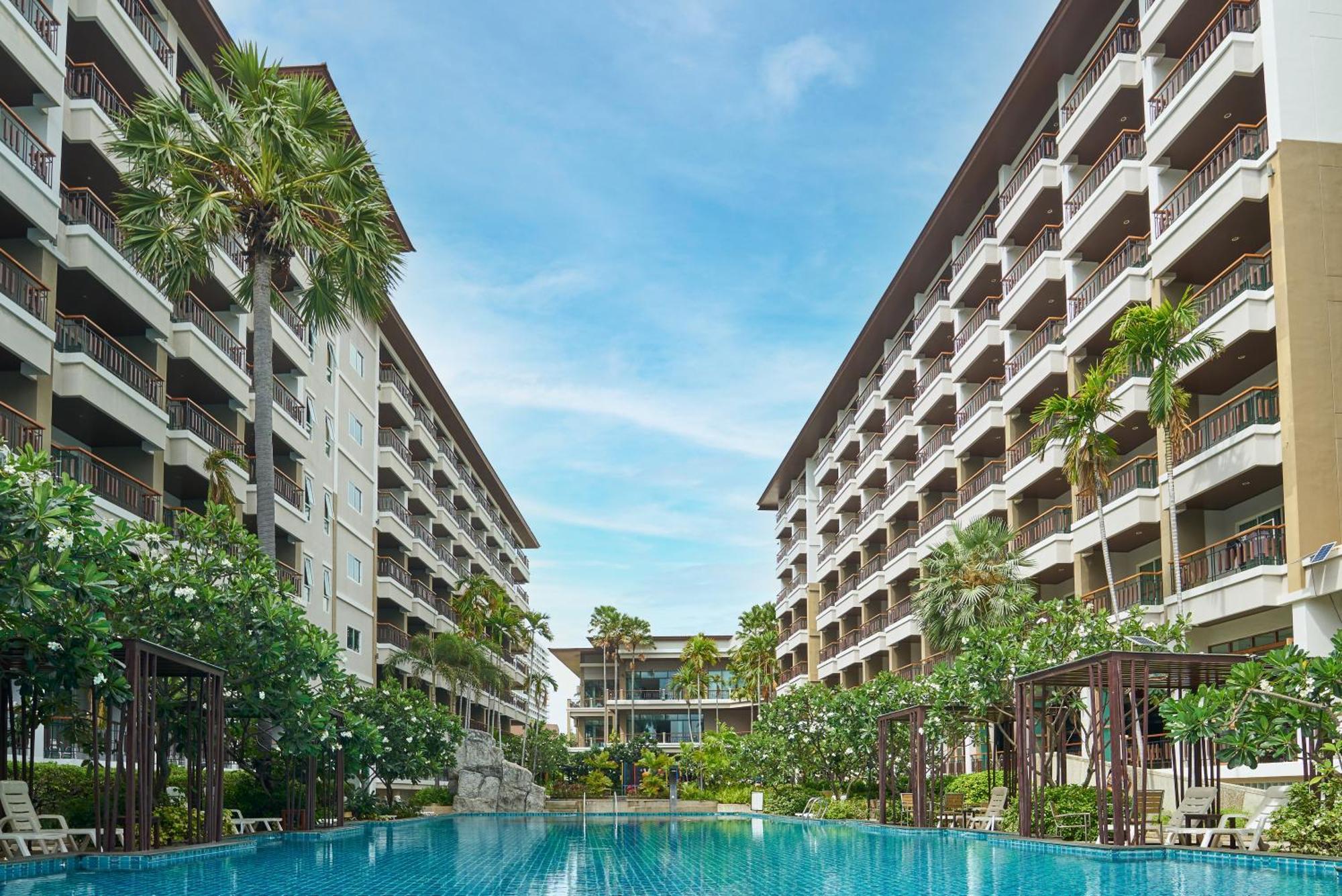 Welcome World Beachfront 4* Pattaya